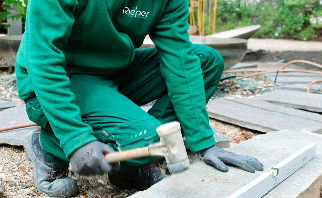 Als Arbeitgeber legen wir von Rieper Garten und Schwimmteich Wert auf bodenständige und sympathische Mitarbeiter.