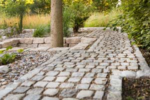 Der Gartenbaubetrieb Rieper in Karlskron ist Ihr Ansprechpartner für Pflaster-  und Wegebau in Ingolstadt.