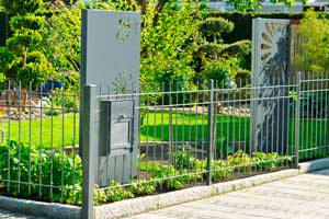 Rieper Garten und Schwimmteich in Ingolstadt bietet Ihnen individuelle Zaunlösungen für Ihren Garten.