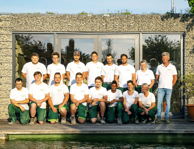 Bewerben Sie sich als Service-Kraft bei Rieper Garten und Schwimmteich in Ingolstadt und starten Sie eine erfolgreiche Karriere im Bereich Gartenbau und -planung! Das junge und engagierte Team von Rieper in Karlskron setzt sich mit Engagement für professionelle Gartengestaltung ein.