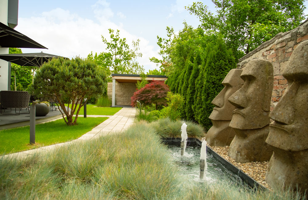 Der Gartenbaubetrieb Rieper in Ingolstadt hilft Ihnen bei der Gartenplanung, um schöne Ergebnisse wie bei Block Hotel & Living zu erzielen.