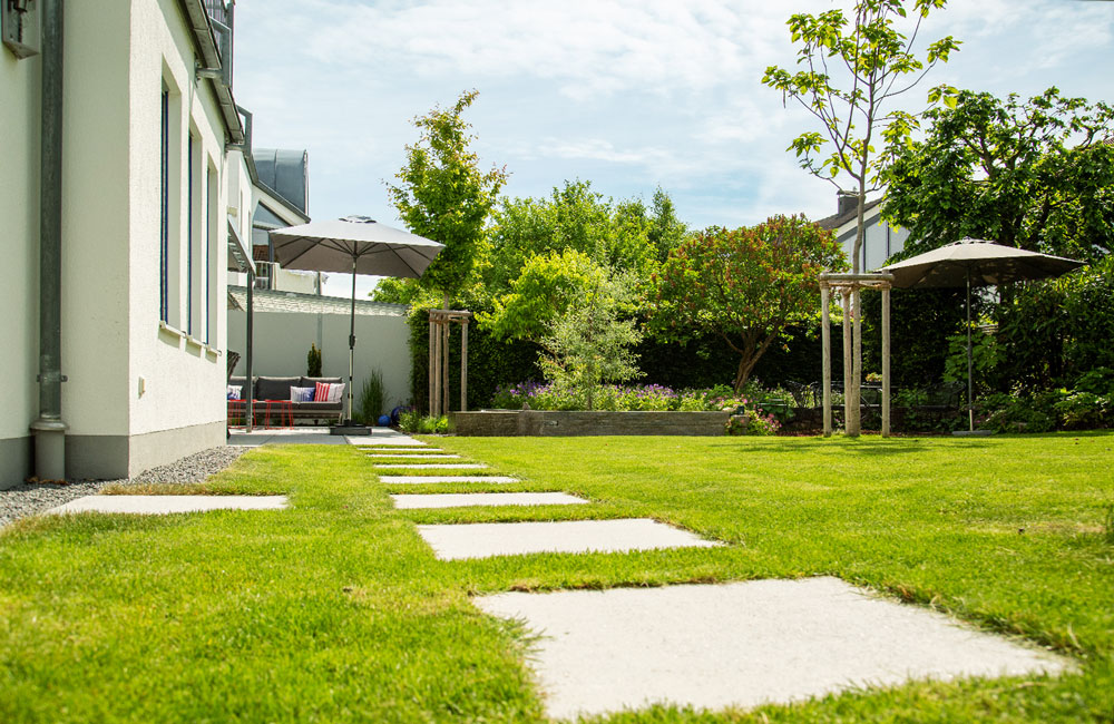 Rieper Garten und Schwimmteich in Ingolstadt legt für Sie einen sauberen Garten mit Wohlfühlcharakter an.