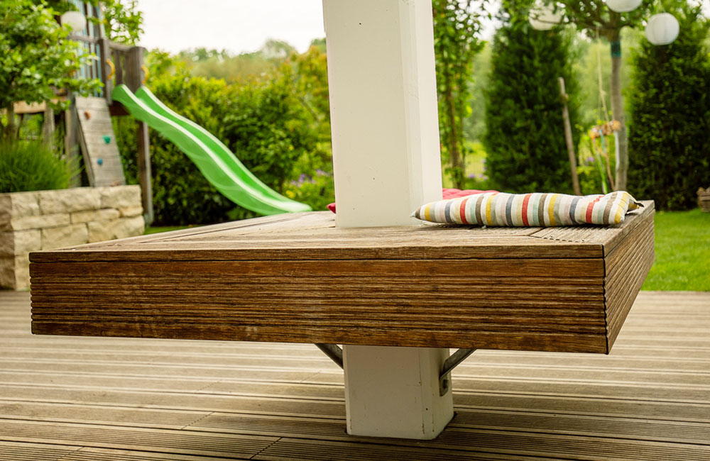 Mit der Gartenplanung von Rieper können Sie praktische Sitzgelegenheiten auf Ihrer Terasse umsetzen.